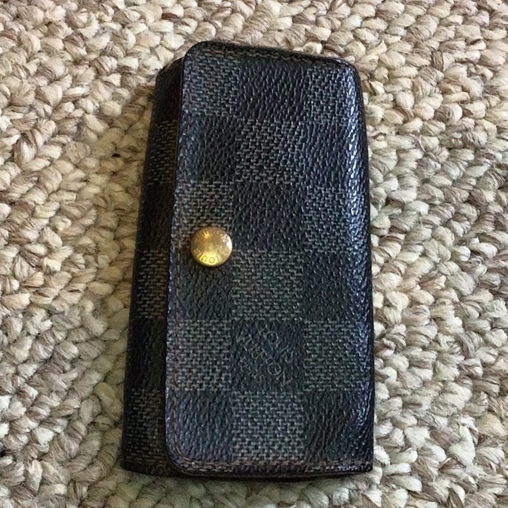 Louis Vuitton key holder checker print